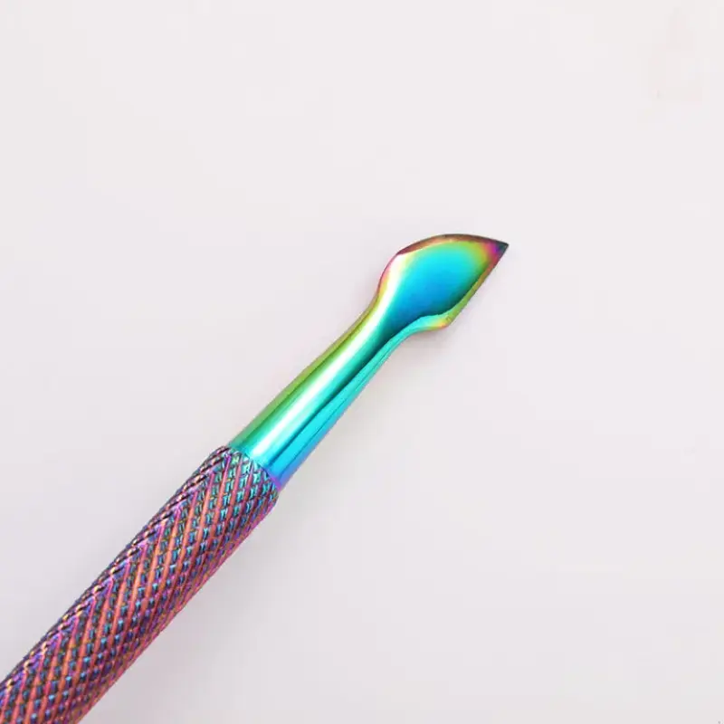 Ensemble de 4 Repoussoirs et Coupe-Cuticules Professionnels Effet Arc-en-Ciel pour Manucure Parfaite